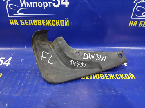 Брызговик передний левый MAZDA DEMIO 1996-1999