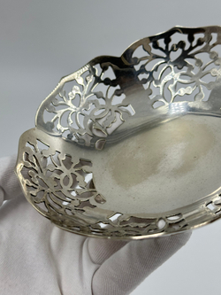 Конфетница посеребренная W E & Co