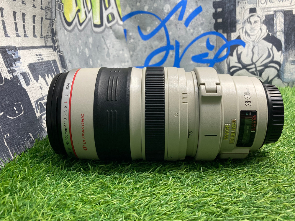 Canon EF 28-300mm 3.5-5.6L IS USM