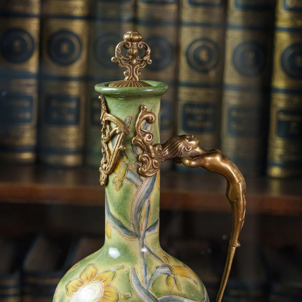 Кувшин в стиле Ар Нуво