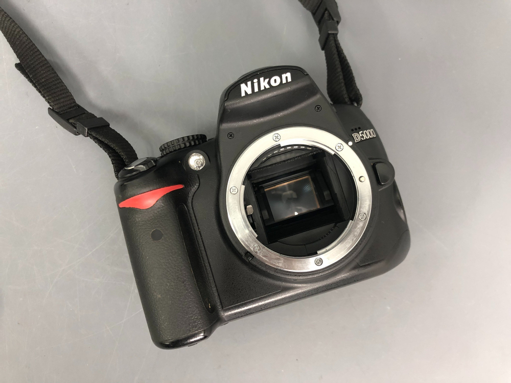 Nikon D5000 + 18-55mm (5.500 кадров)