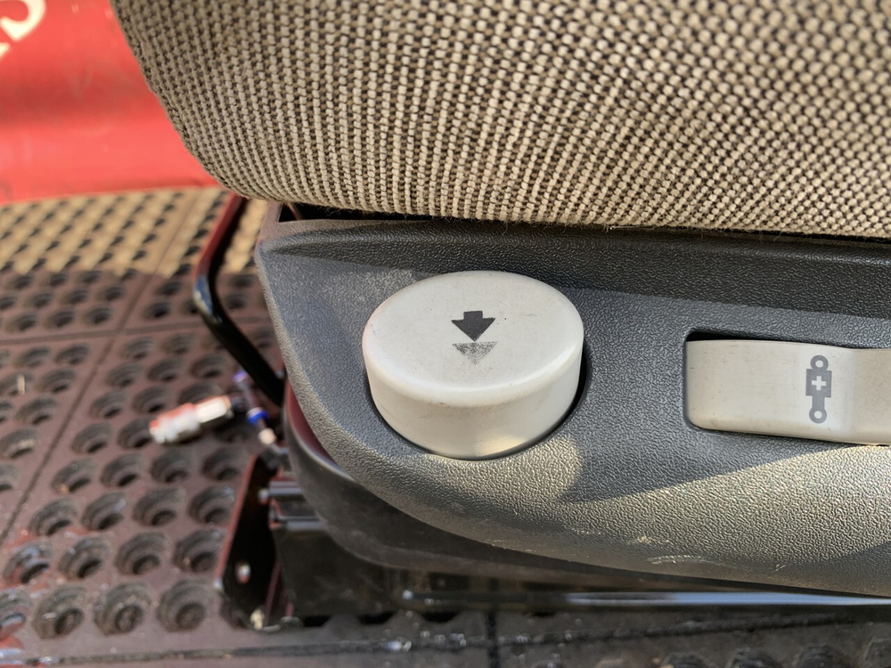 Сиденье водительское пневматическое 2023г