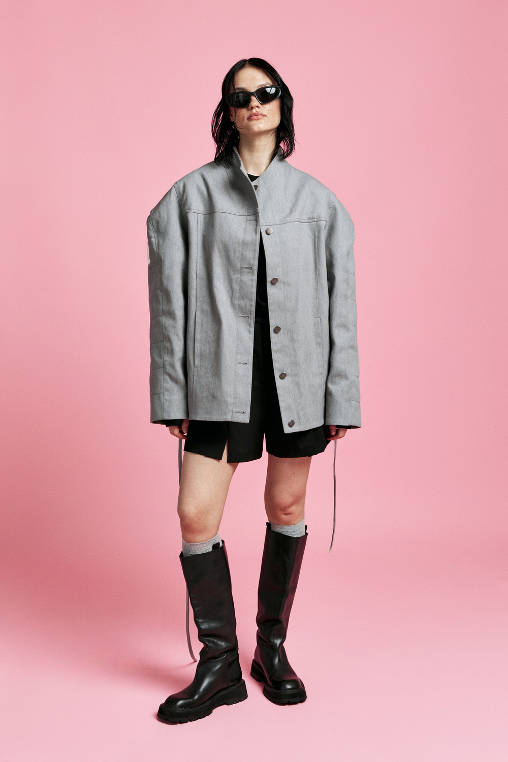 Джинсовая куртка серая