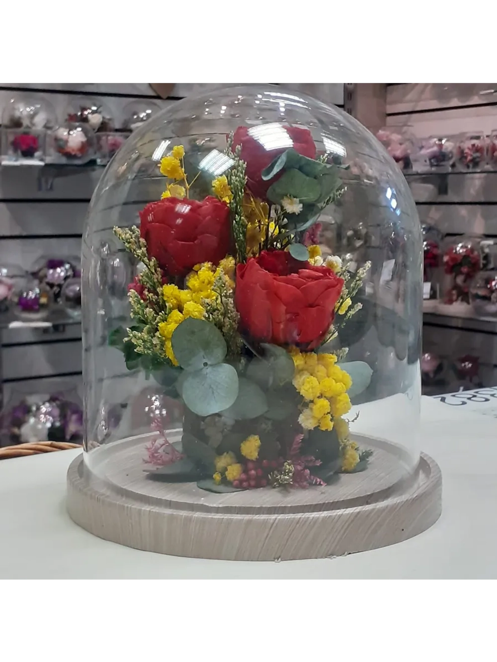 композиция из пионов, эвкалипта, лимониума