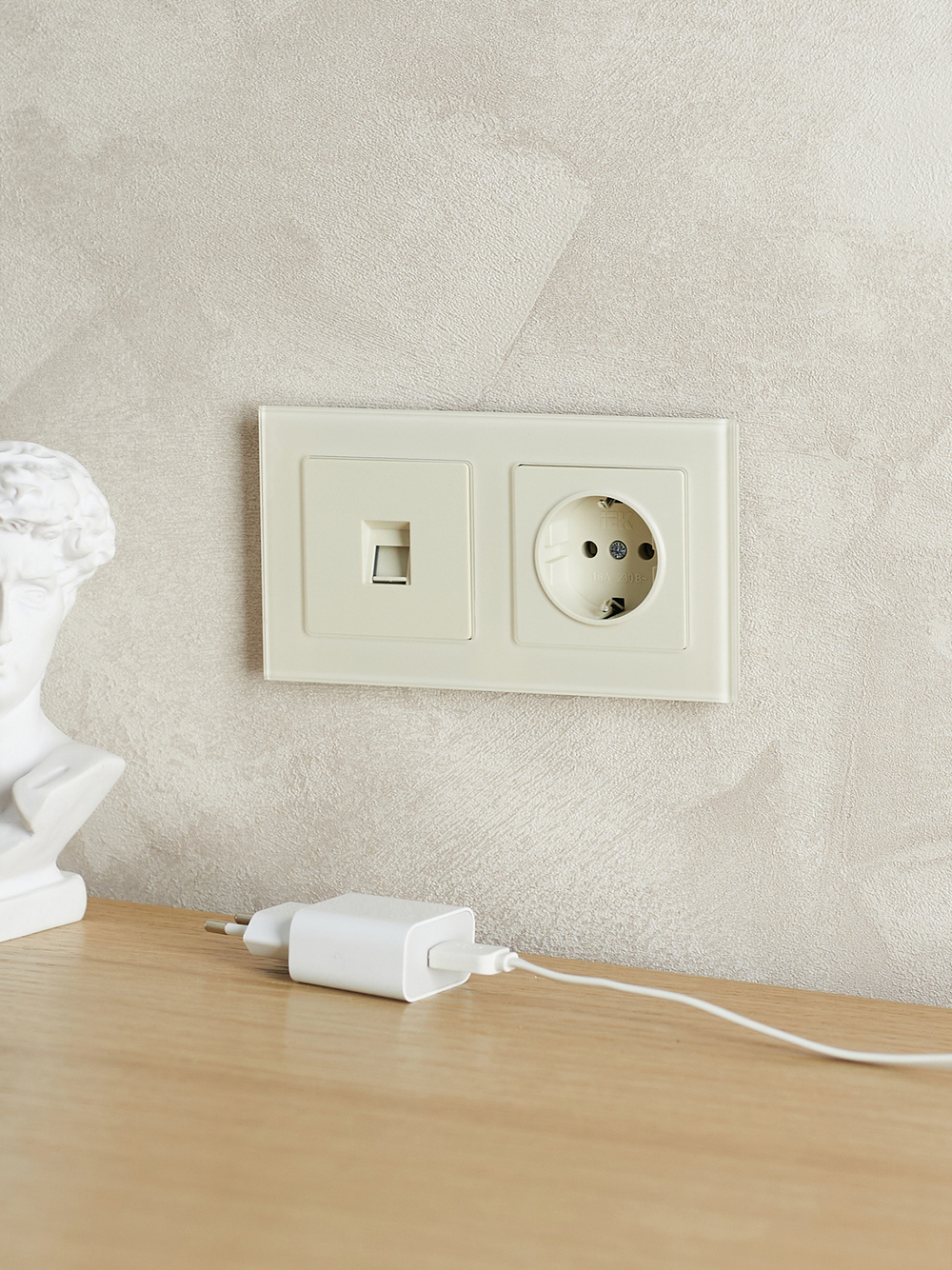 BRITE Рамка 2 -местная РУ-2-2-БрВа стекло ванильный IEK