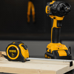 Рулетка 5м х 25мм, обрезиненный корпус, автоматическая фиксация Denzel