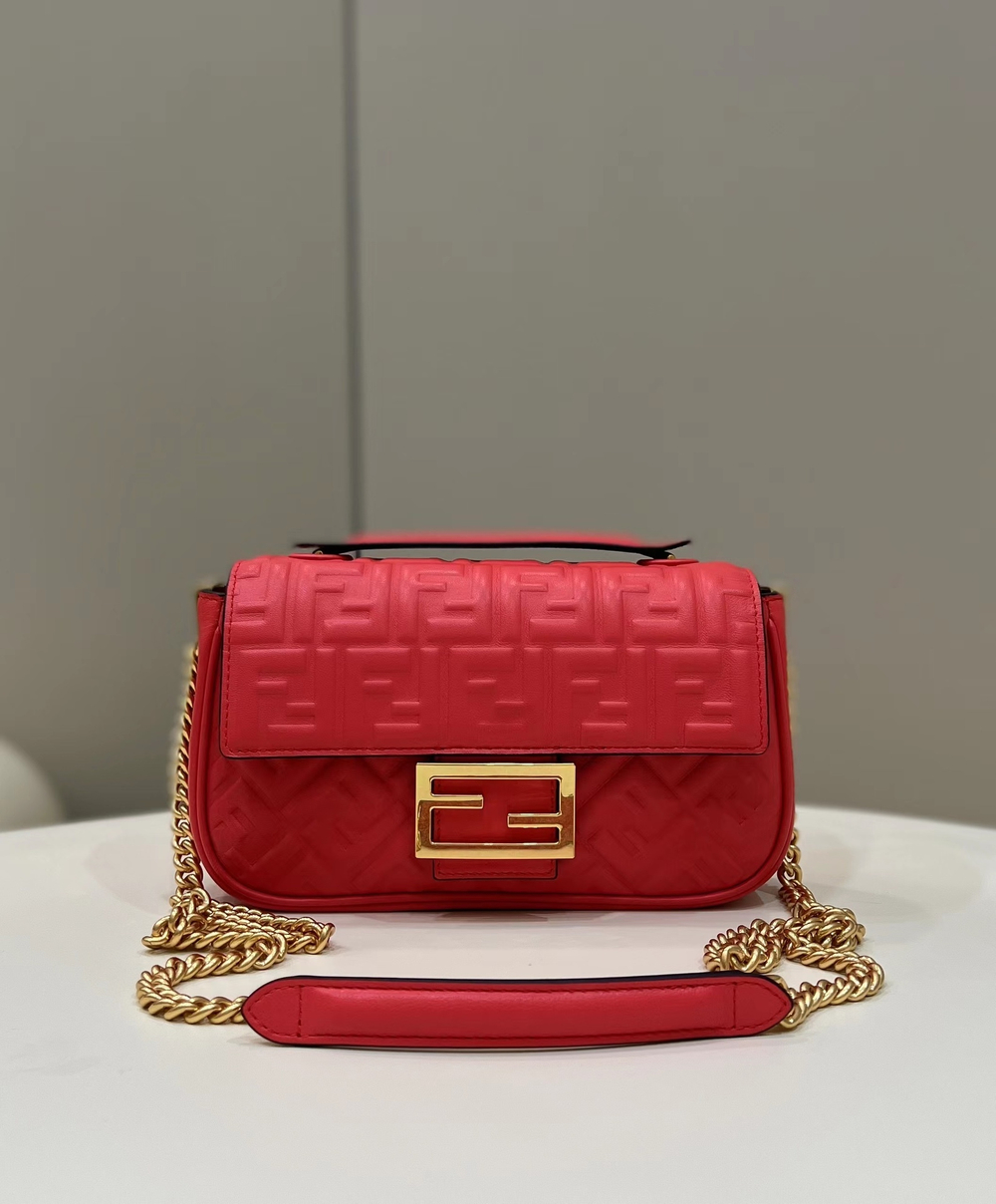 Fendi Baguette Chain Bag 24 cm