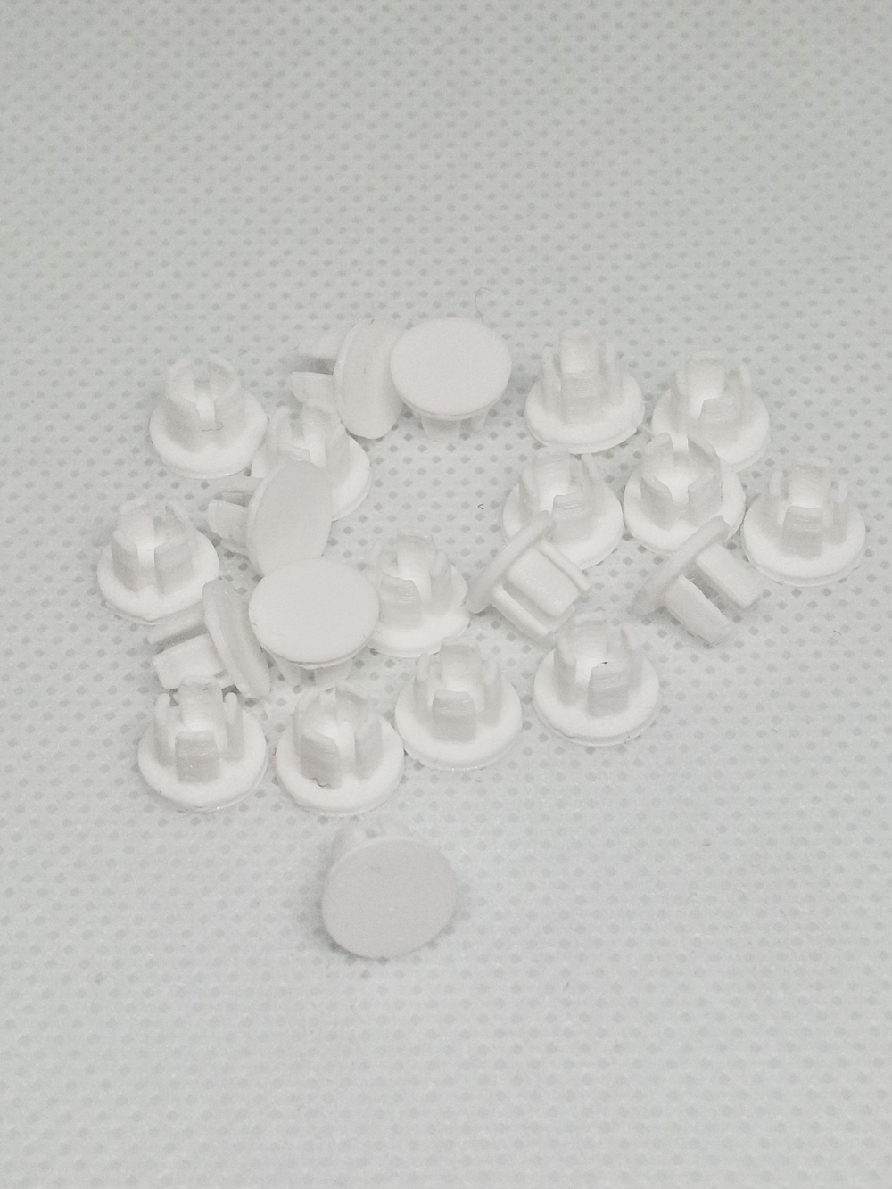 Заглушка пластиковая для отверстий белая D4 мм - 20 шт.