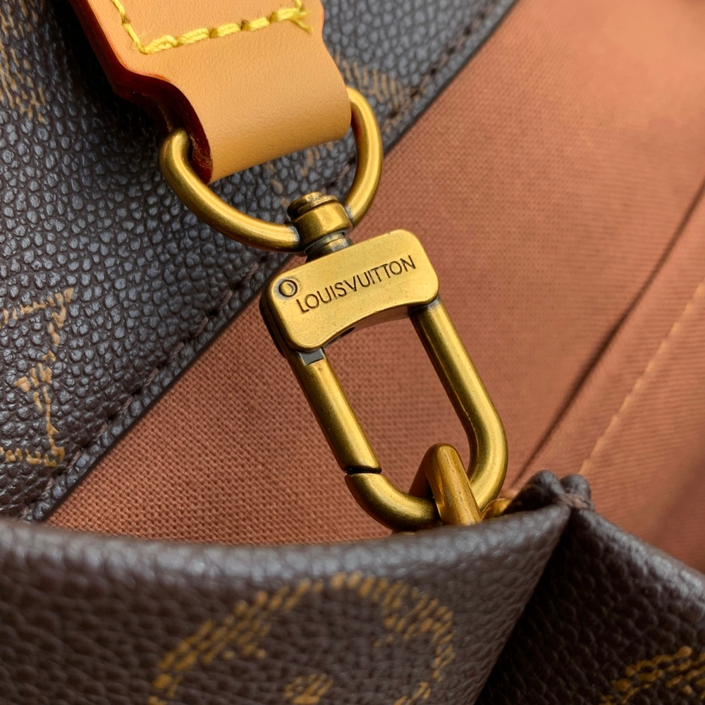 Louis Vuitton Shopper Tote MM