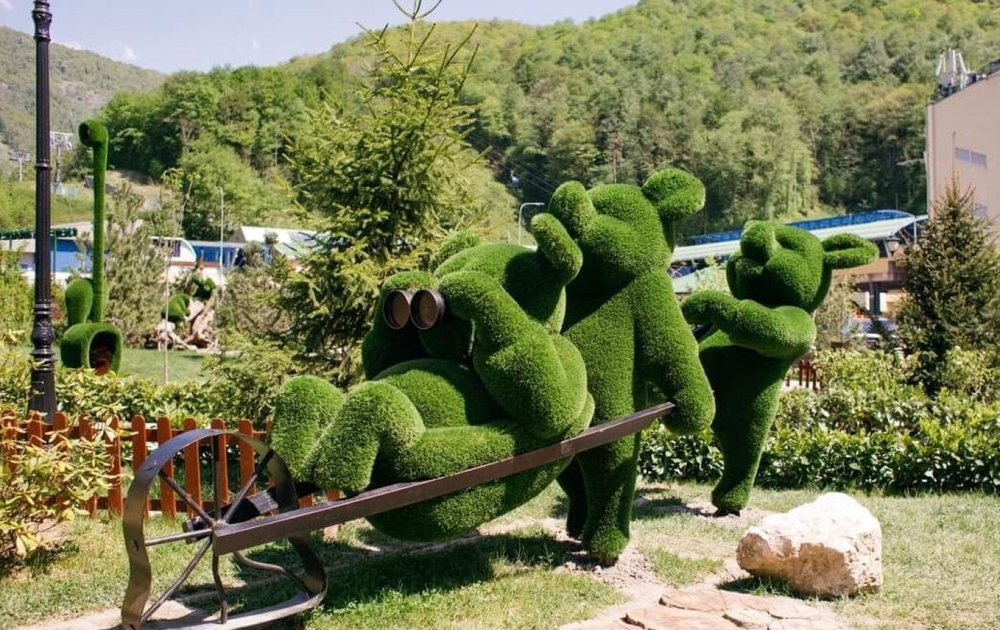 Топиари Три поросенка