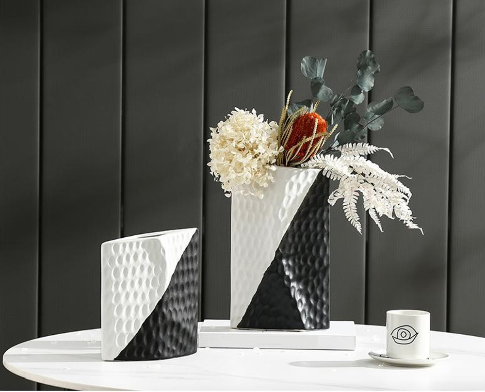Ваза Black and White Vase B