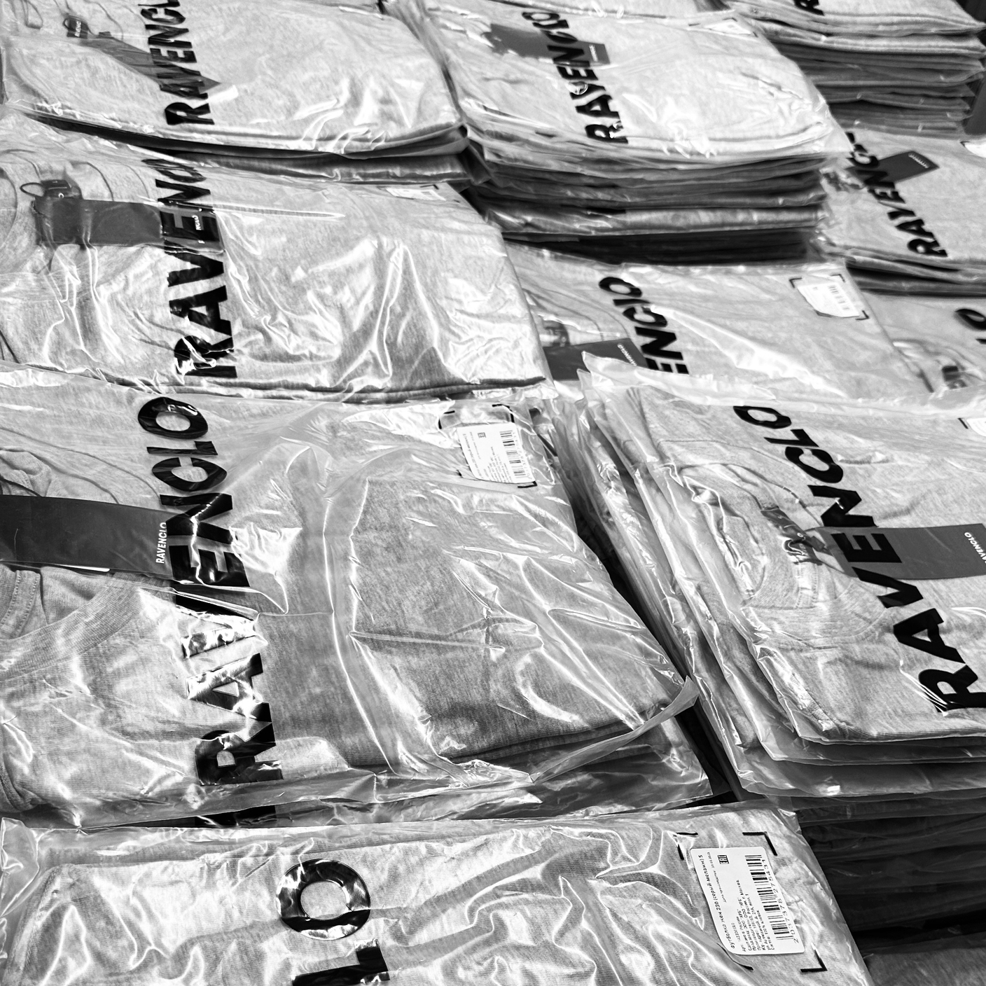 Топ-5 ошибок при запуске собственного бренда одежды и как фабрика помогает их избежать