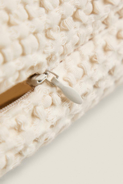 ZARA HOME ЧЕХОЛ ДЛЯ ДЕКОРАТИВНОЙ ПОДУШКИ ИЗ РЕЛЬЕФНОЙ ТКАНИ, ЭКРЮ