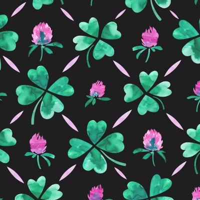 Счастливый клевер на черном