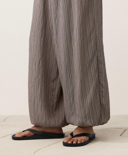 OYSHO Длинные брюки-блумер полосатые, угольный