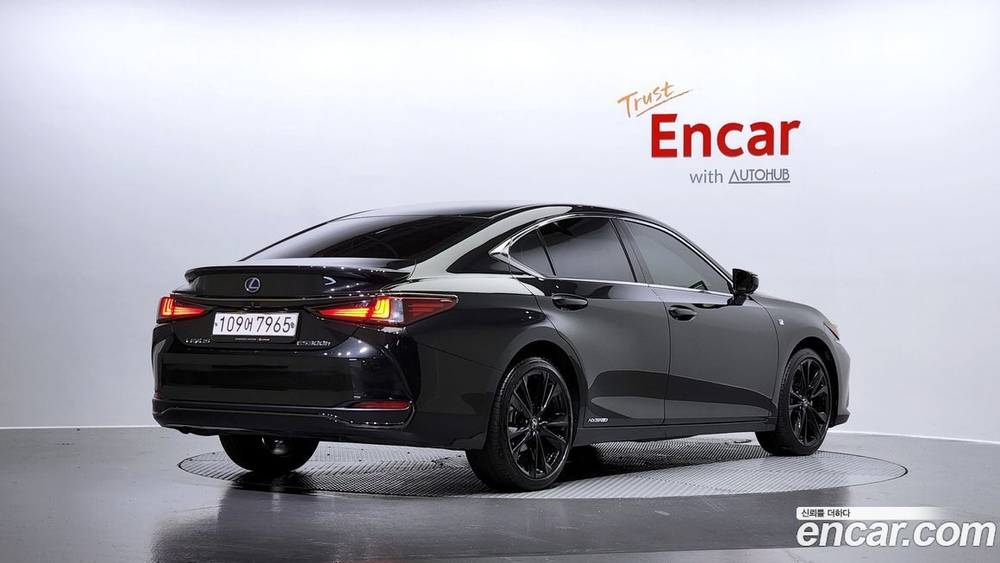 Lexus ES300h 7 Generation F-Sport (03.2022)