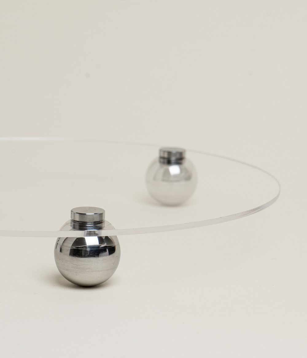 Поднос из акрила на трех сферах