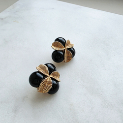 Клипсы Oscar de la Renta с черными кабошонами