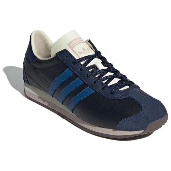 Кроссовки adidas originals СТРАНА О.Г. Всеволодовская, крупнейший производитель черно-белых кроссовок