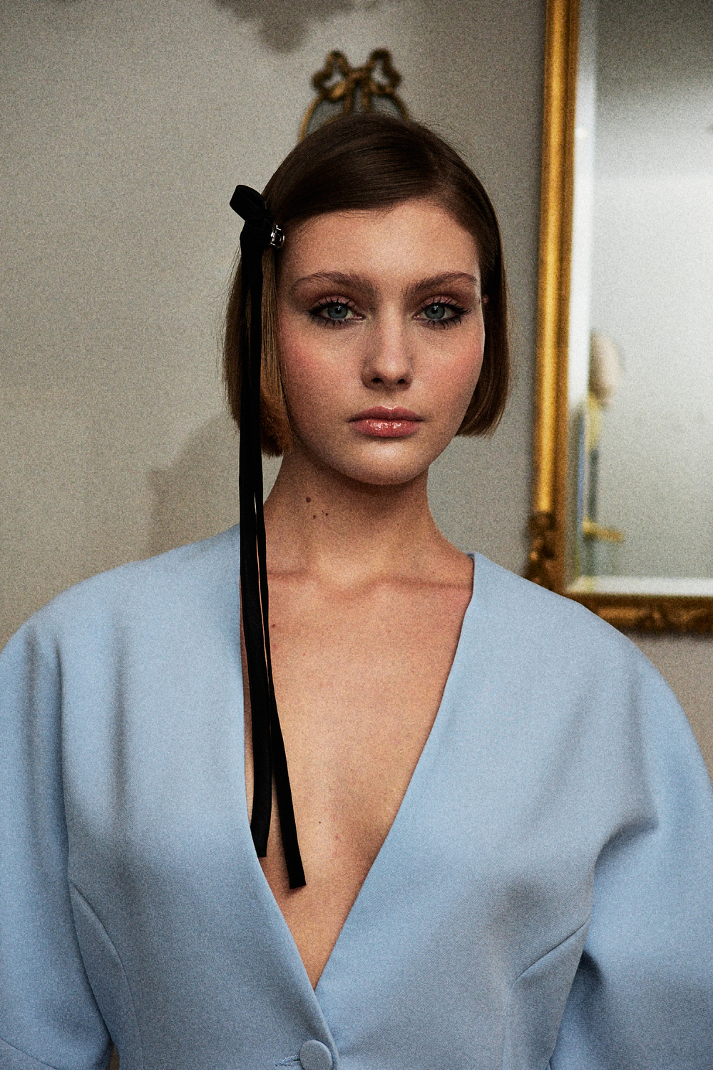 Бант стрекоза с длинными лентами