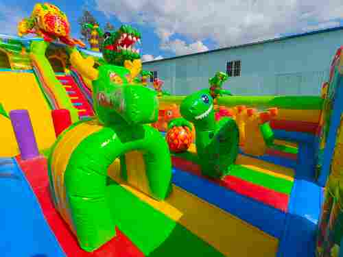 Коммерческий надувной батут "Хамелеон и динозавры" 12*7*6 м