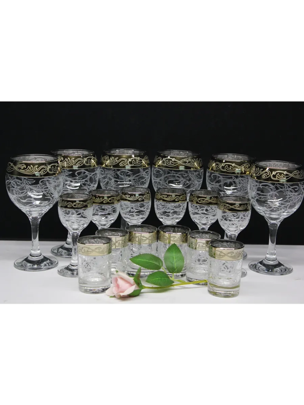 Подарочный набор 18 предметов с фужером