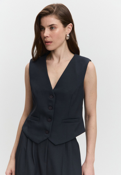 Жилет приталенный