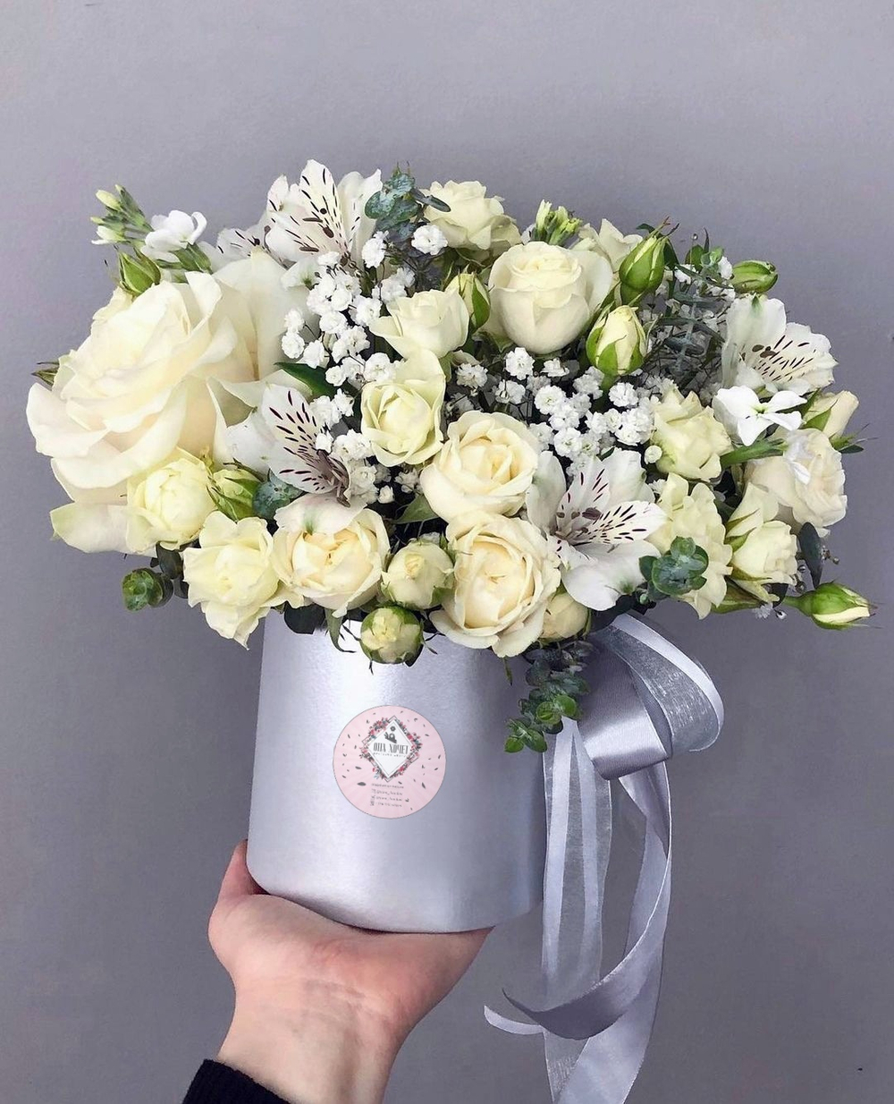 Цветы в шляпной коробке