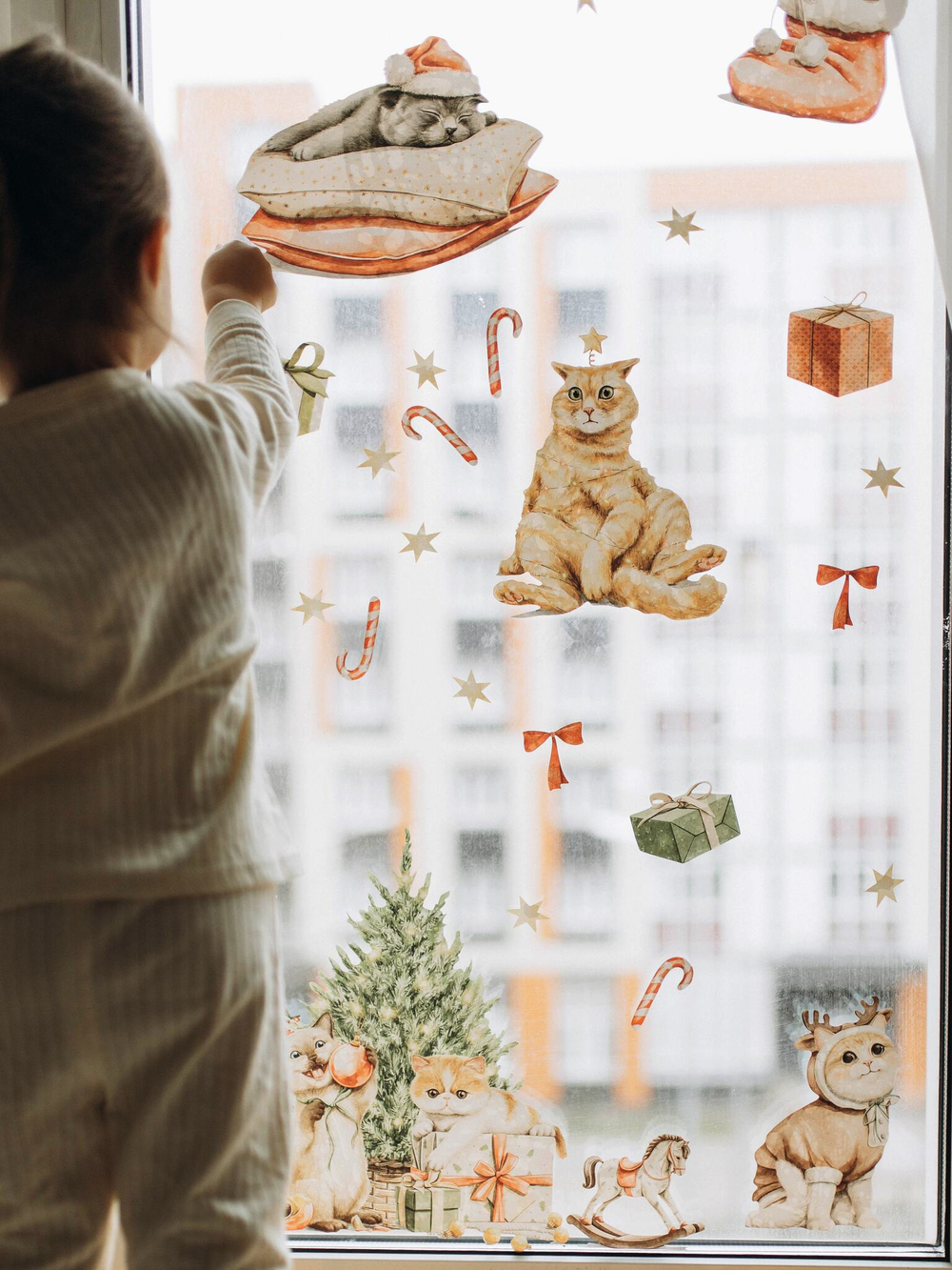 Новогодние наклейки для окон, стен и мебели КОТЯТА У ЁЛОЧКИ