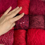 Набор итальянской фантазийной пряжи "СЕРДЦЕ " для топа, футболки, джемпера; Состав: оригинальная пряжа с пайетками, хлопок, велюр, микрофибра, кидмохер, «лебяжий пух»; Общий вес: 570 гр MP