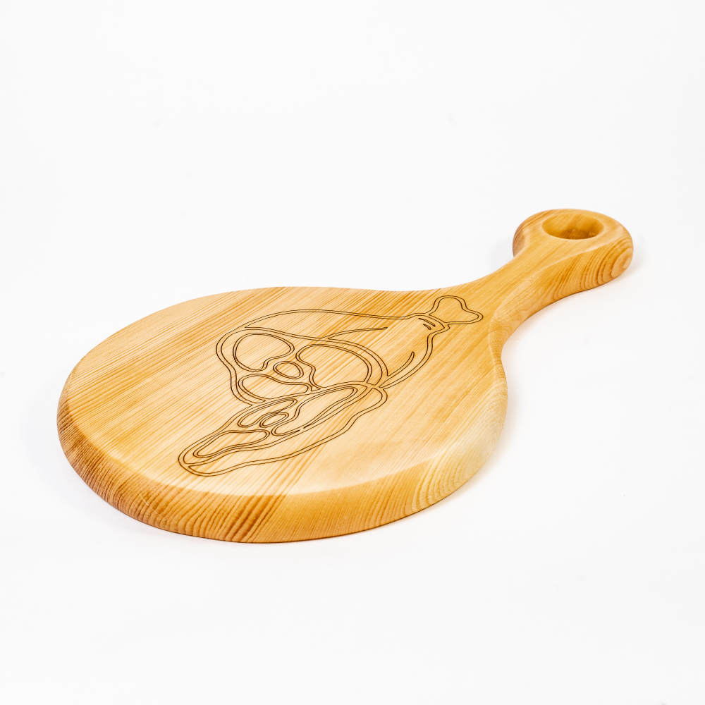 Разделочная деревянная доска из древесины сибирского кедра для мяса с гравировкой RD41