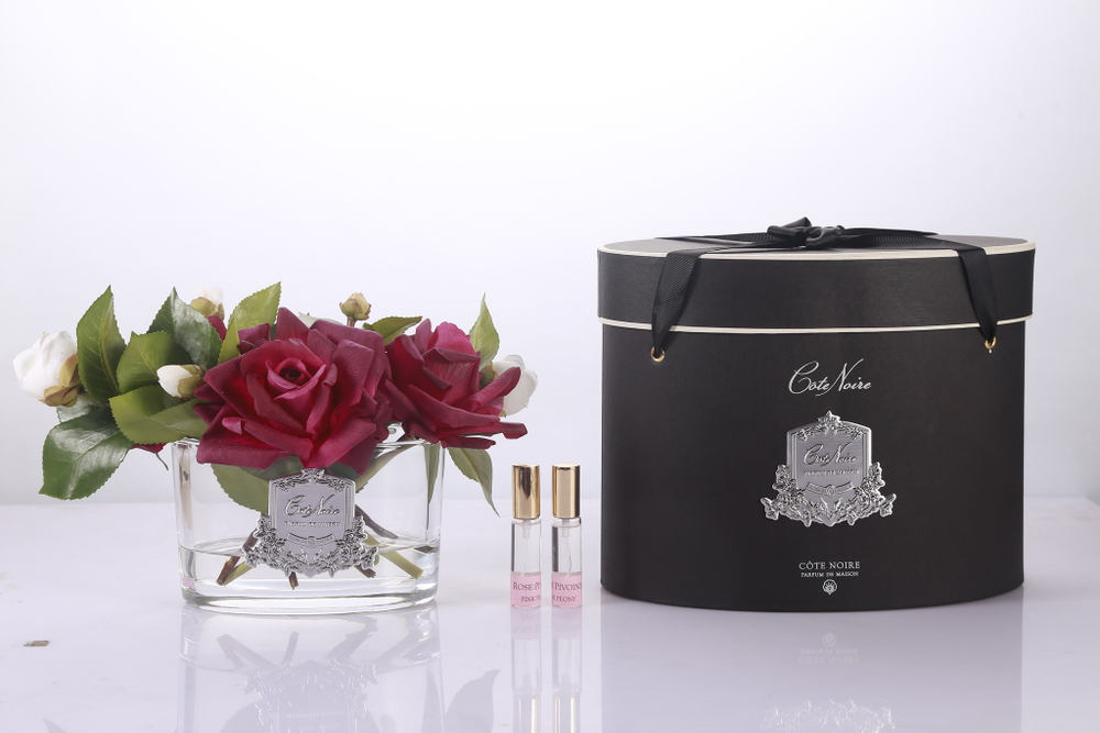 Букет роз ароматизированный в прозрачной вазе и 2 спрея Cote Noire Oval Carmine Red