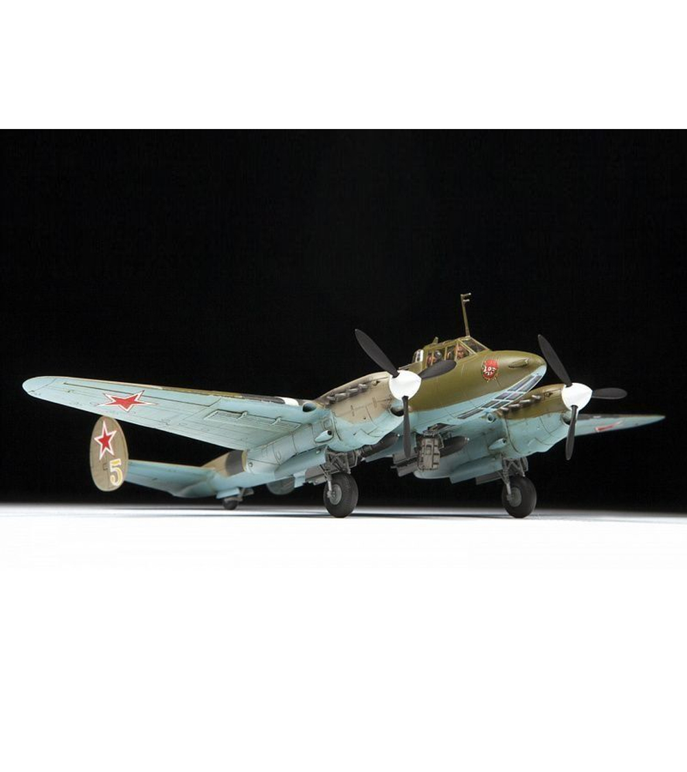 Сборная модель ZVEZDA Советский пикирующия бомбардировщик Пе-2, 1/72