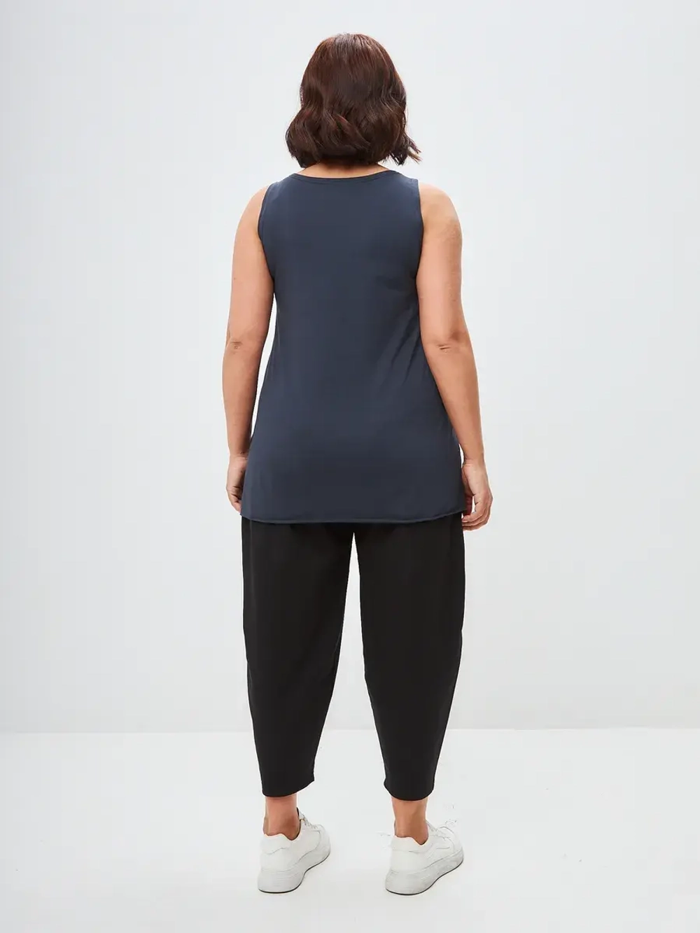 Майка базовая под пиджак удлиненная оверсайз графит