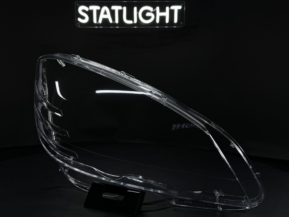 Правое стекло фары Mercedes W204 C200 2007-2011