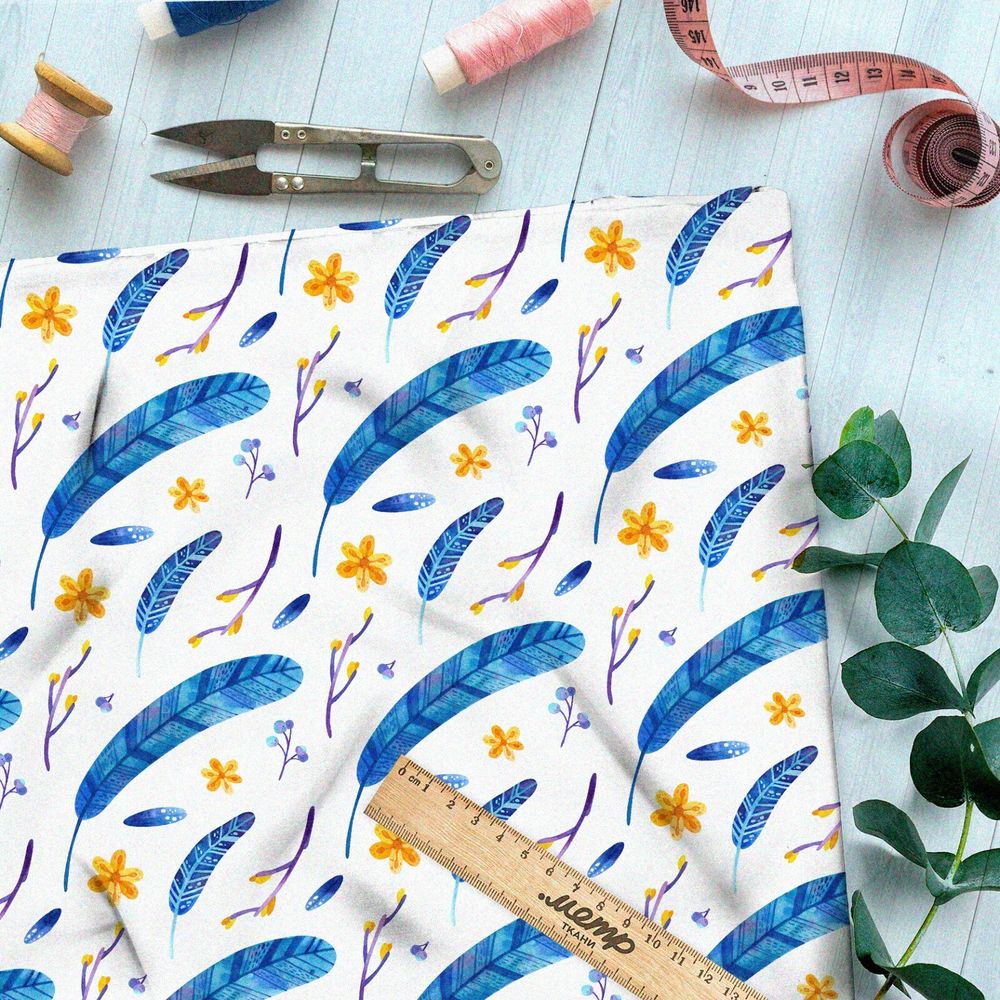 Ткань сатин синие перья и жёлтые цветы на белом фоне