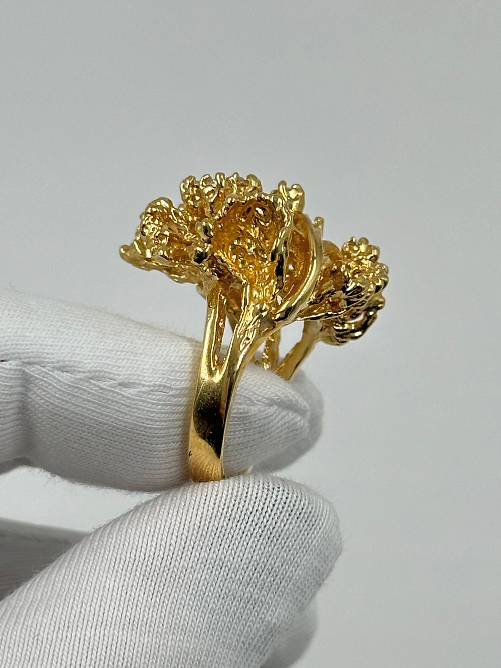 Кольцо с кристаллами