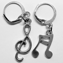 Серьги кольца с подвесками "Скрипичный ключ, нота". Цена за пару. Бижутерия.