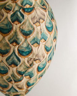 ZARA HOME БУМАЖНОЕ ЕЛОЧНОЕ ИГРУШКА В ФОРМЕ ДЛИННОГО ШАРА, ЭКРЮ