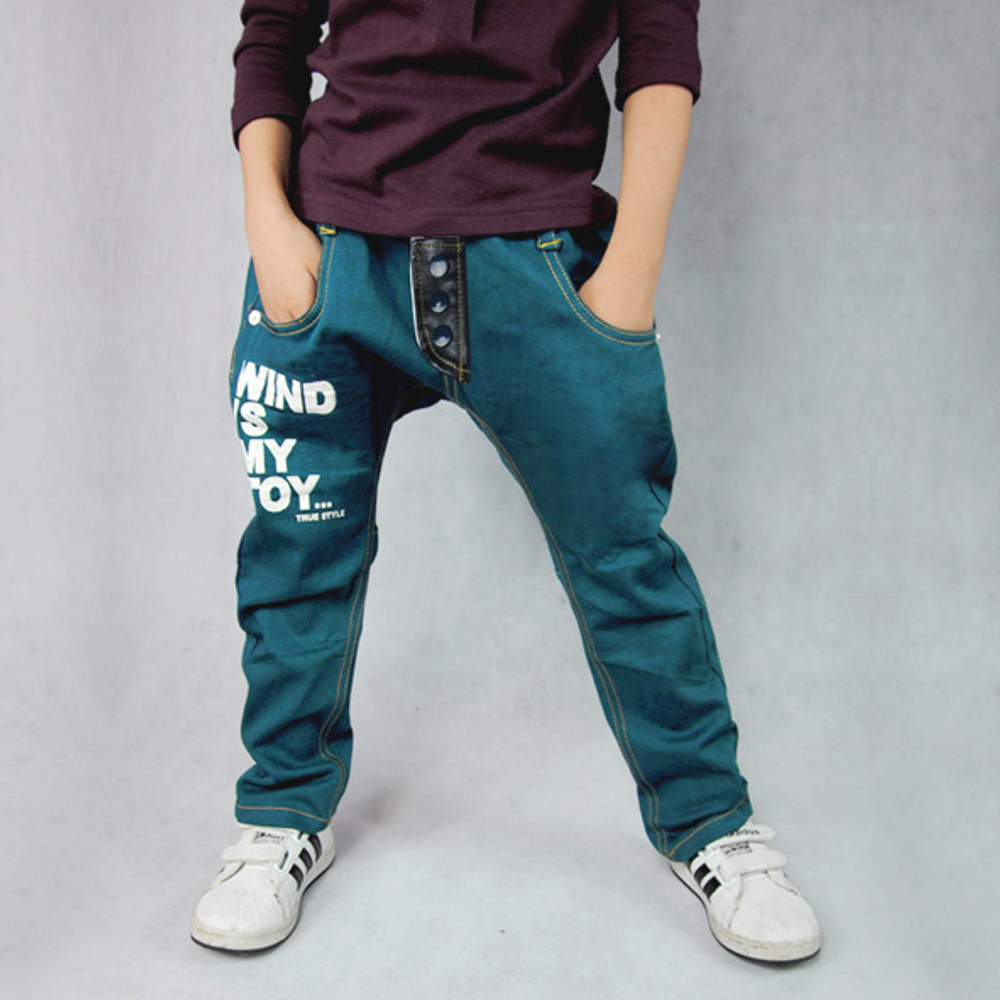 Брюки детские зауженные к низу с надписями на штанине