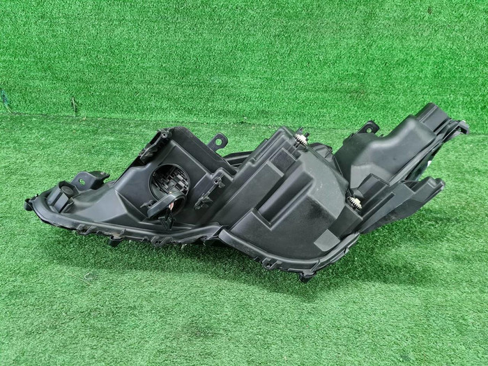 Фара правая Toyota Camry xv70 (2020-н.в.) LED