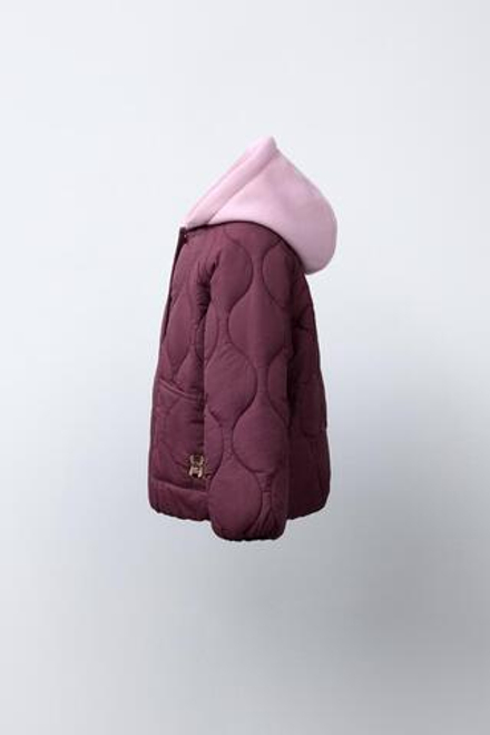 ZARA СТЕГАНАЯ КУРТКА С КАПЮШОНОМ И ВЫШИВКОЙ В ВИДЕ МЕДВЕЖОНКА, БУРГУНДИ