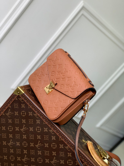 Louis Vuitton Pochette Metis