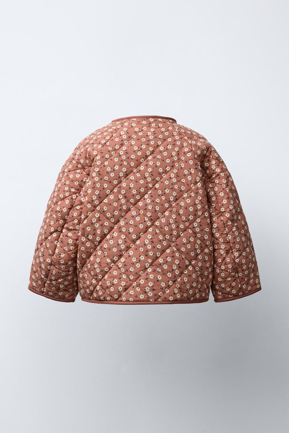 ZARA КУРТКА ИЗ НЕЙЛОНА С ЦВЕТОЧНЫМ ПРИНТОМ, ТЕМНО-РОЗОВЫЙ