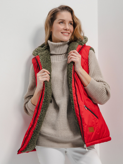 Жилет женский на меху с расстегивающимся капюшоном