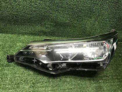 Фара левая Toyota Corolla E160 (2015-2019) галоген