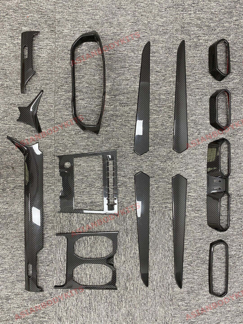 Карбоновый интерьерный комплект для Lamborghini Urus 2018+ Ламборгини Урус