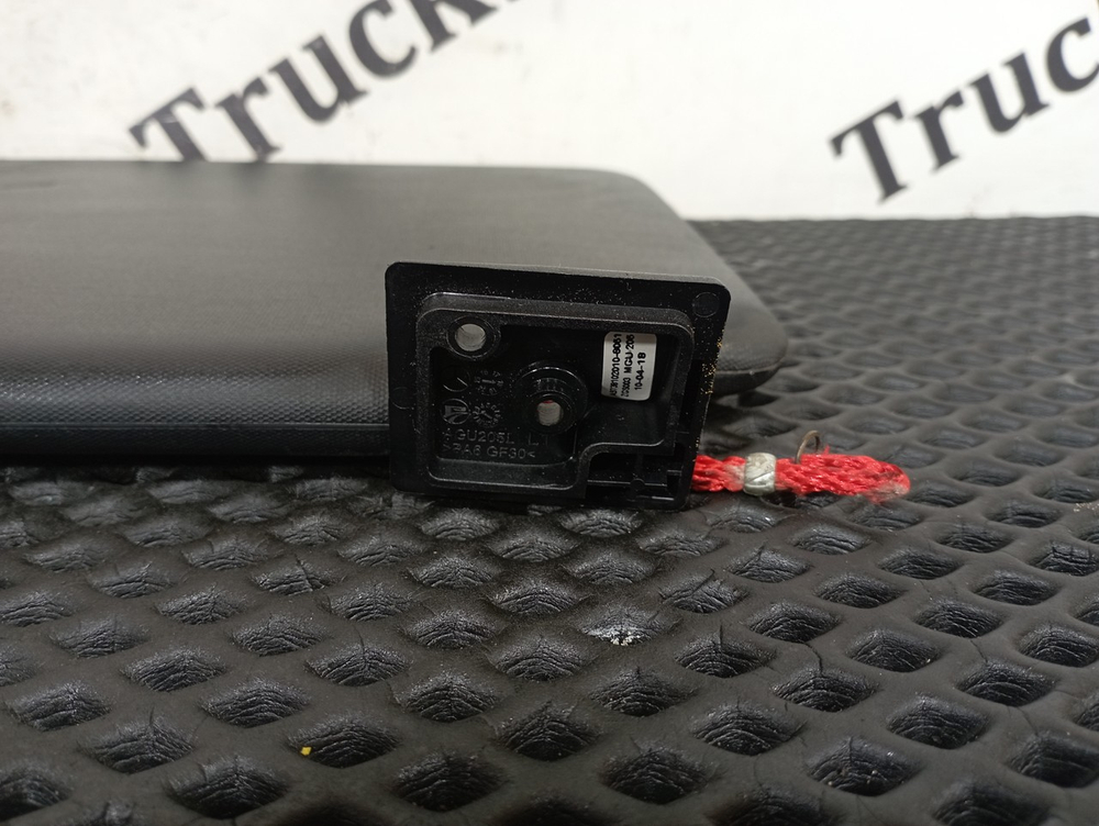 Козырек солнцезащитный правый