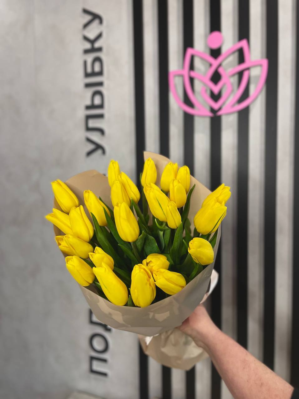 Букет 25 желтых тюльпанов