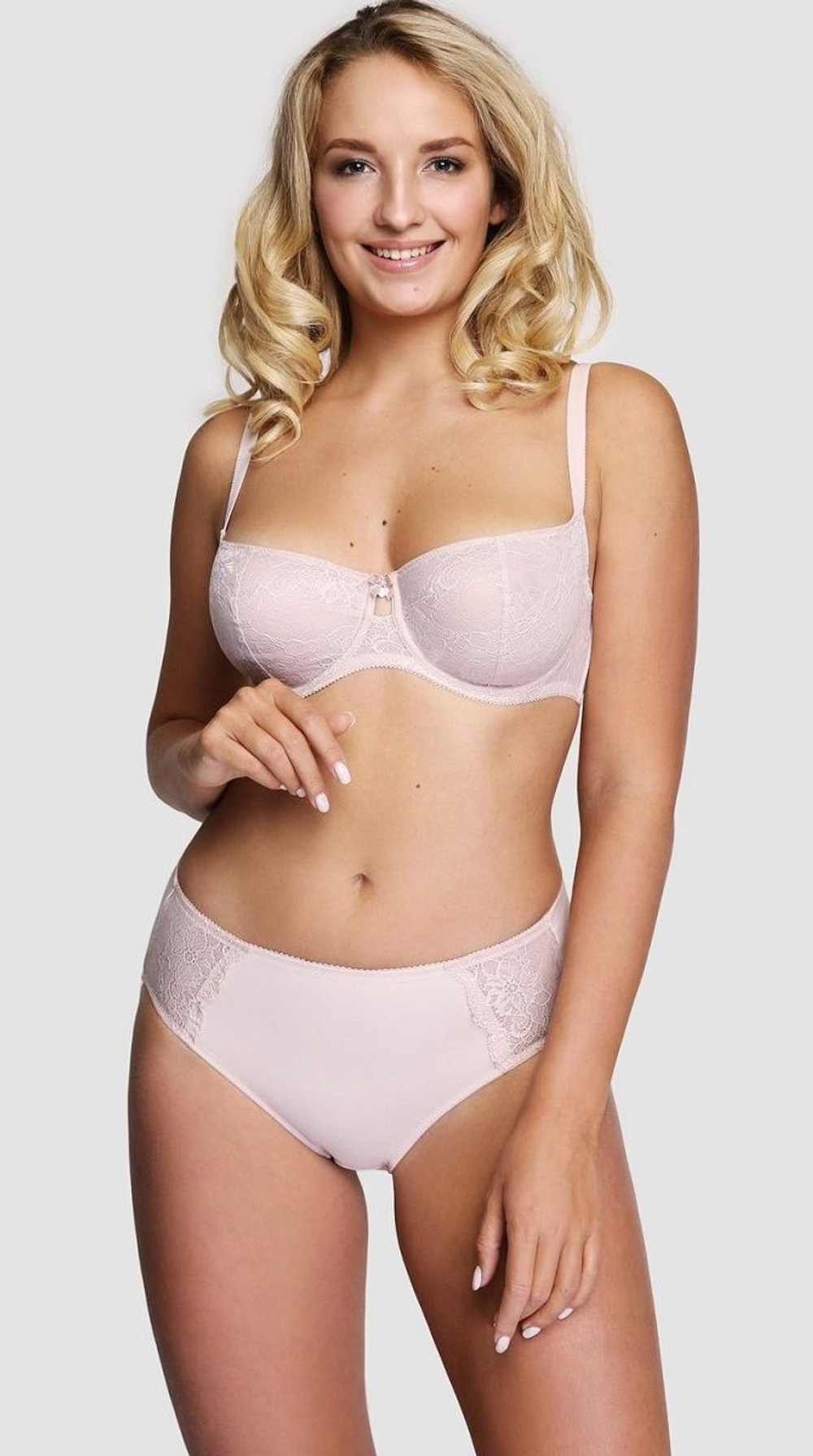 Классические трусики-слипы с кружевом по бокам (Размер: 50) (Цвет: черный с бежевым)